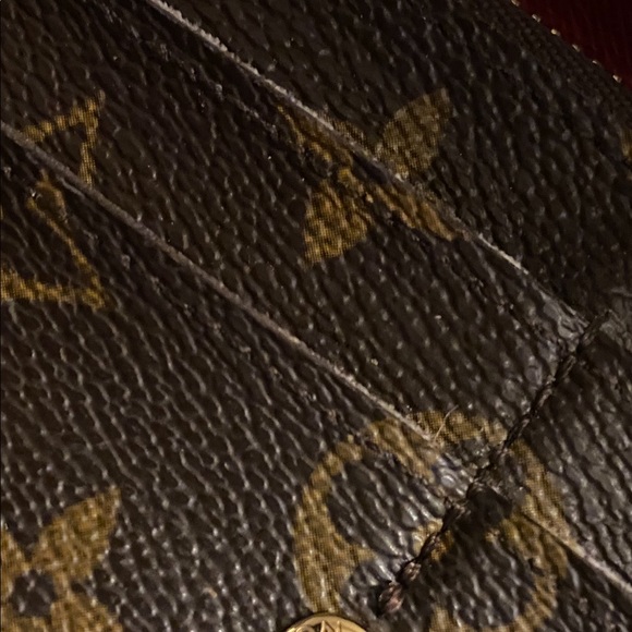 Louis Vuitton Emilie Wallet - Picture 11 of 15